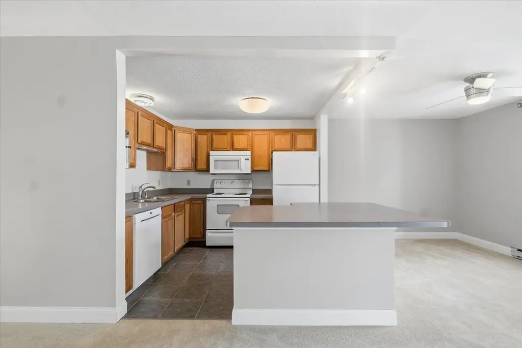 17 Hawthorne Circle South Burlington VT 05403