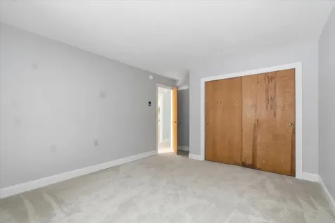 17 Hawthorne Circle South Burlington VT 05403