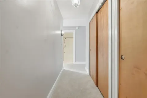 17 Hawthorne Circle South Burlington VT 05403
