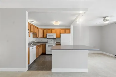 17 Hawthorne Circle South Burlington VT 05403