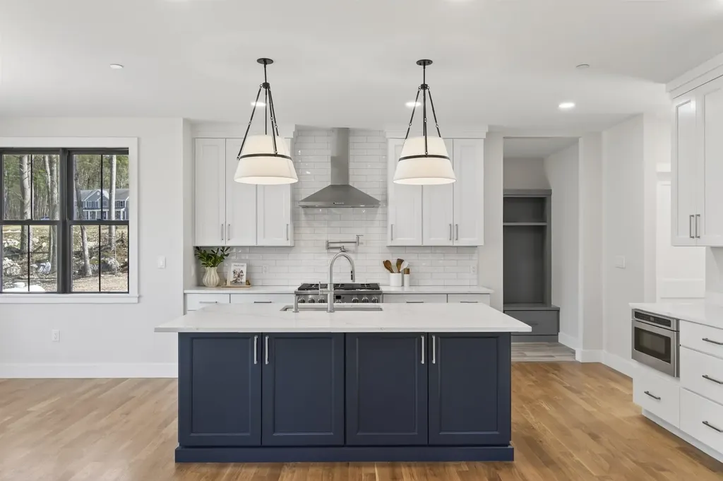 8 Carmel Road Pelham NH 03076