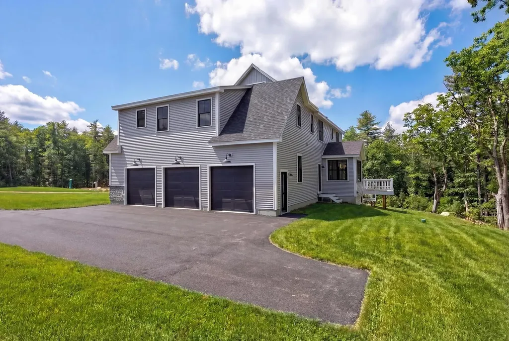 8 Carmel Road Pelham NH 03076