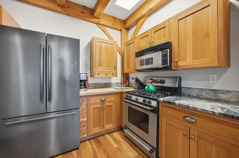 182 Winnicutt Road Stratham NH 03885