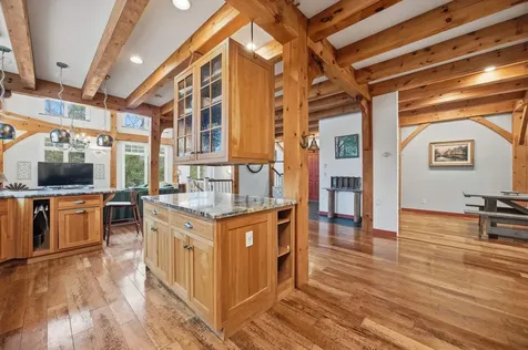 182 Winnicutt Road Stratham NH 03885