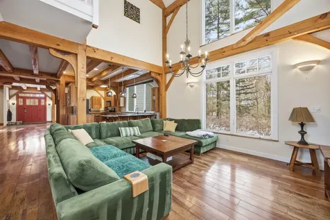 182 Winnicutt Road Stratham NH 03885