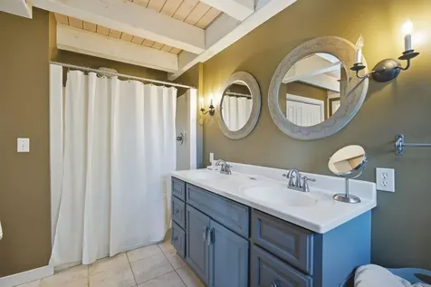 182 Winnicutt Road Stratham NH 03885