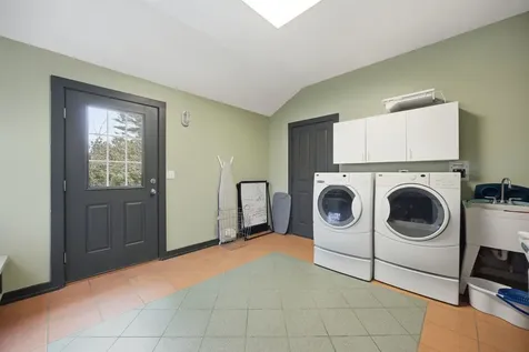 182 Winnicutt Road Stratham NH 03885