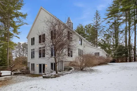 182 Winnicutt Road Stratham NH 03885