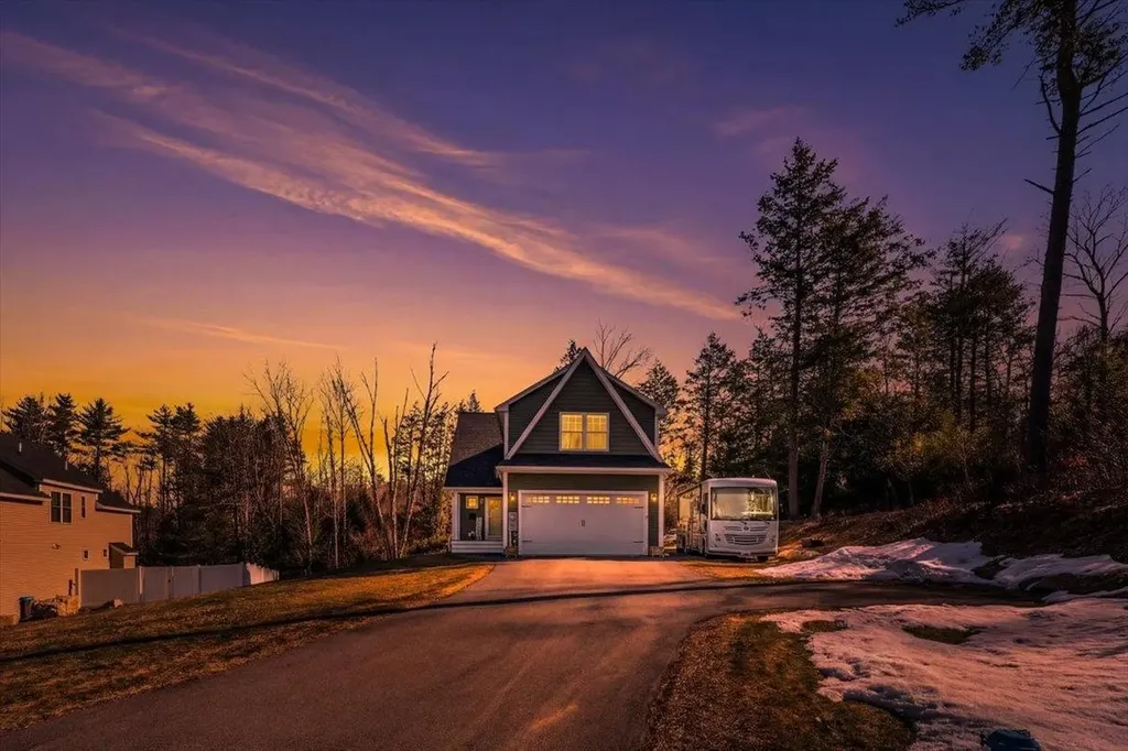 12 Freedom Way Barrington NH 03825