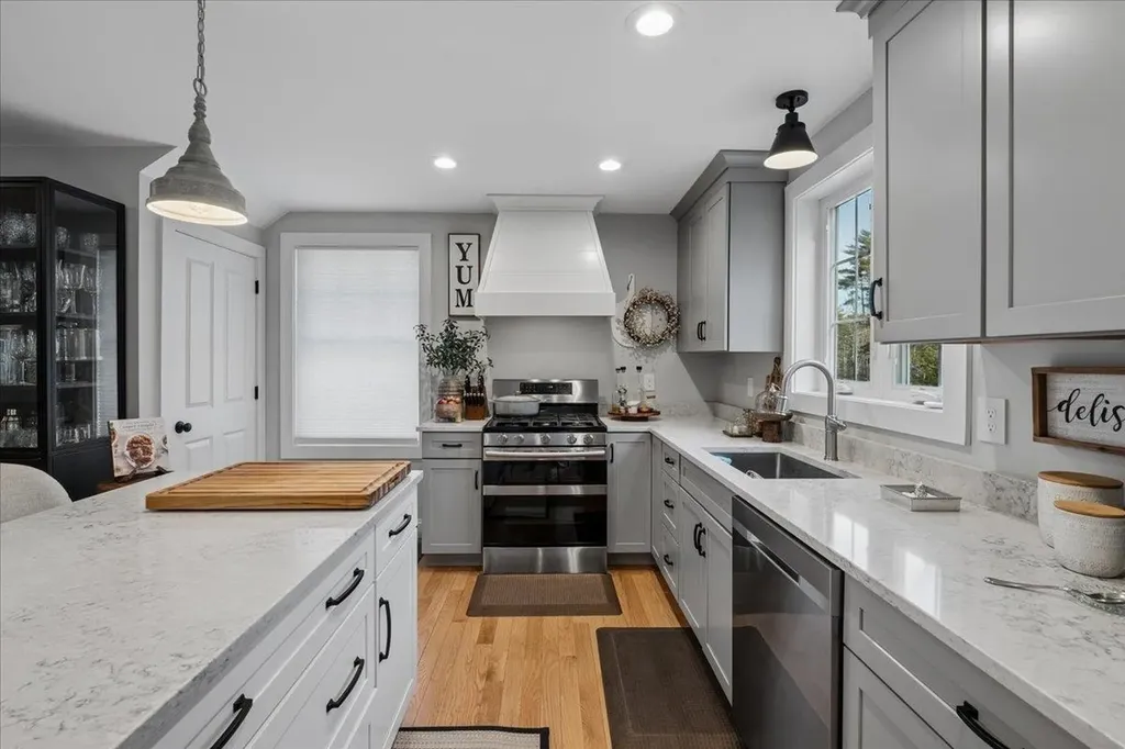 12 Freedom Way Barrington NH 03825