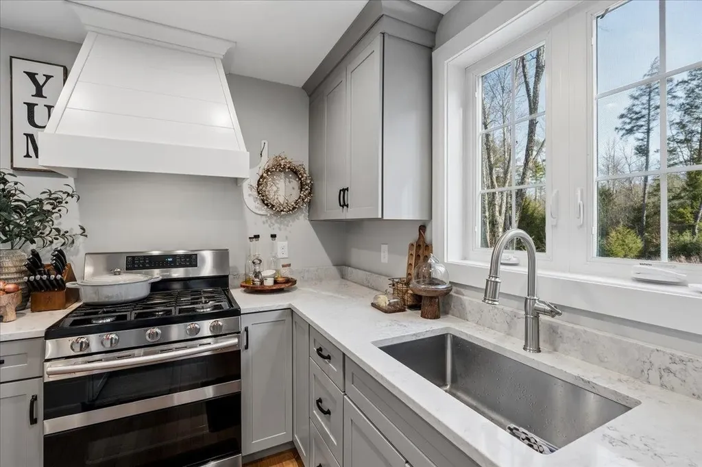 12 Freedom Way Barrington NH 03825