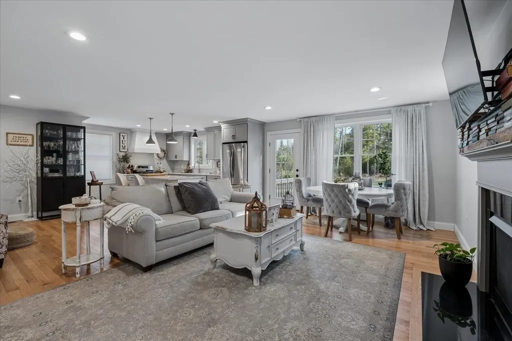 12 Freedom Way Barrington NH 03825