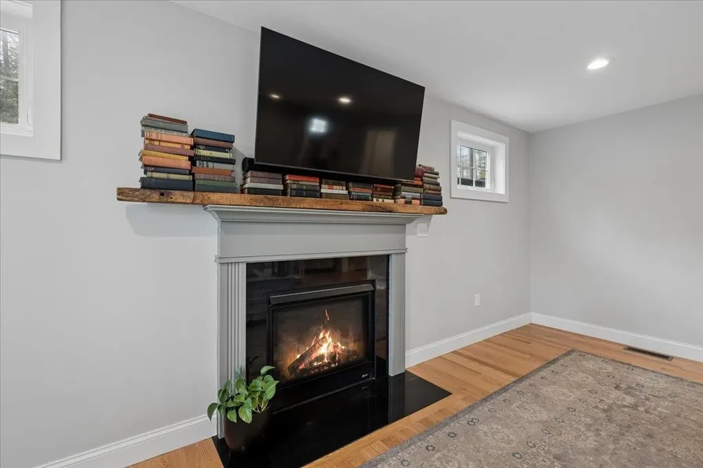 12 Freedom Way Barrington NH 03825