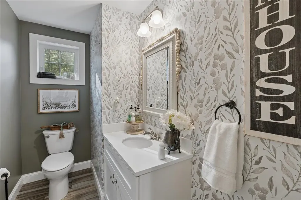 12 Freedom Way Barrington NH 03825