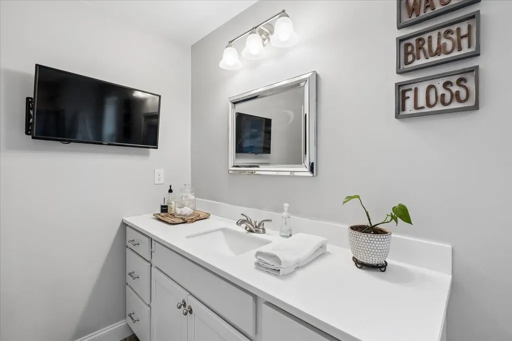 12 Freedom Way Barrington NH 03825