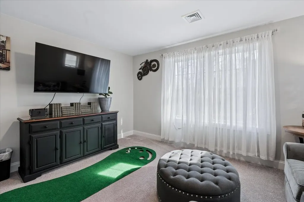 12 Freedom Way Barrington NH 03825