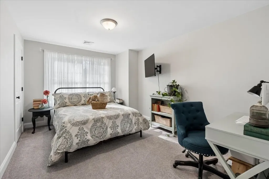 12 Freedom Way Barrington NH 03825