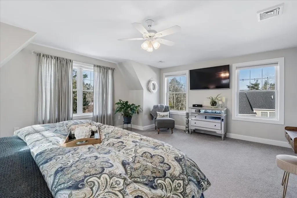 12 Freedom Way Barrington NH 03825