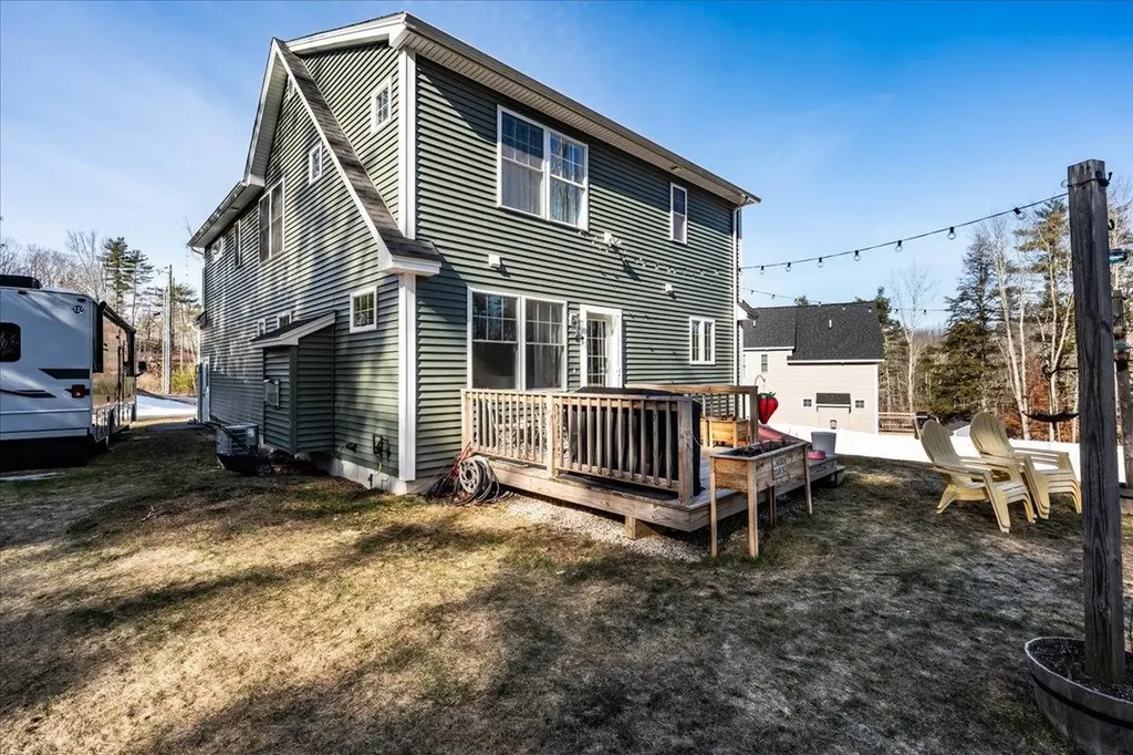 12 Freedom Way Barrington NH 03825