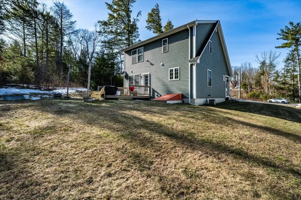 12 Freedom Way Barrington NH 03825
