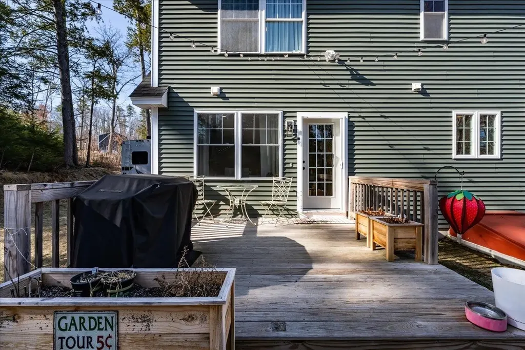 12 Freedom Way Barrington NH 03825