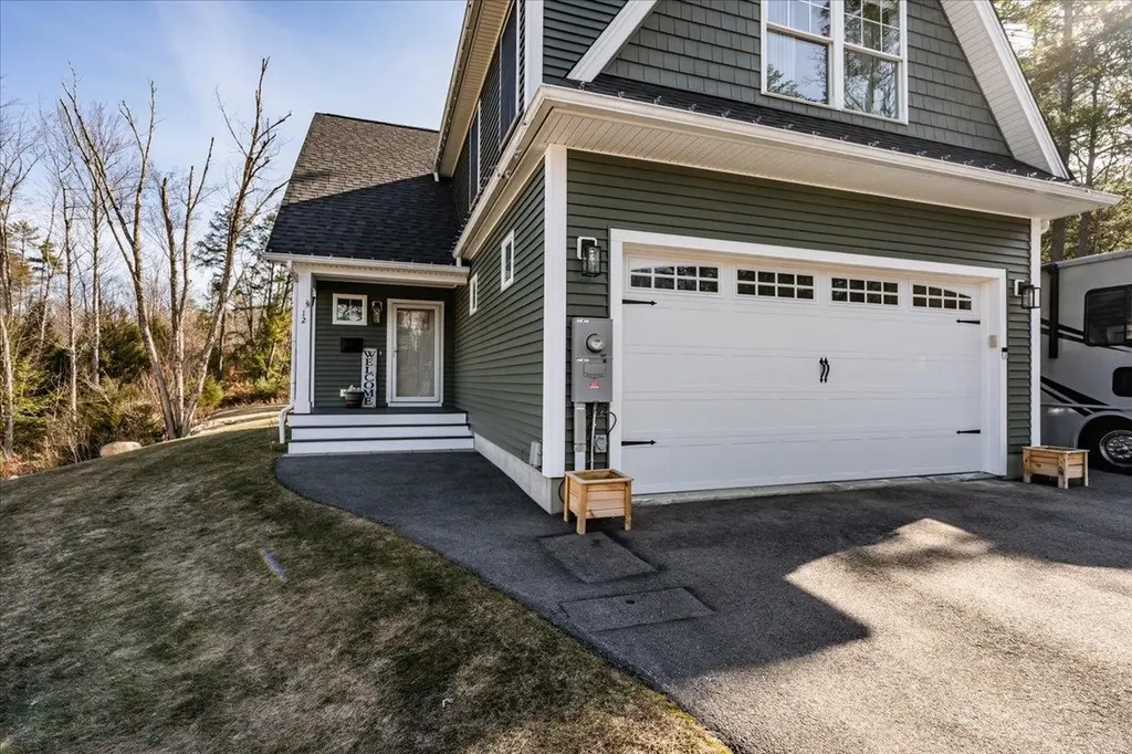12 Freedom Way Barrington NH 03825