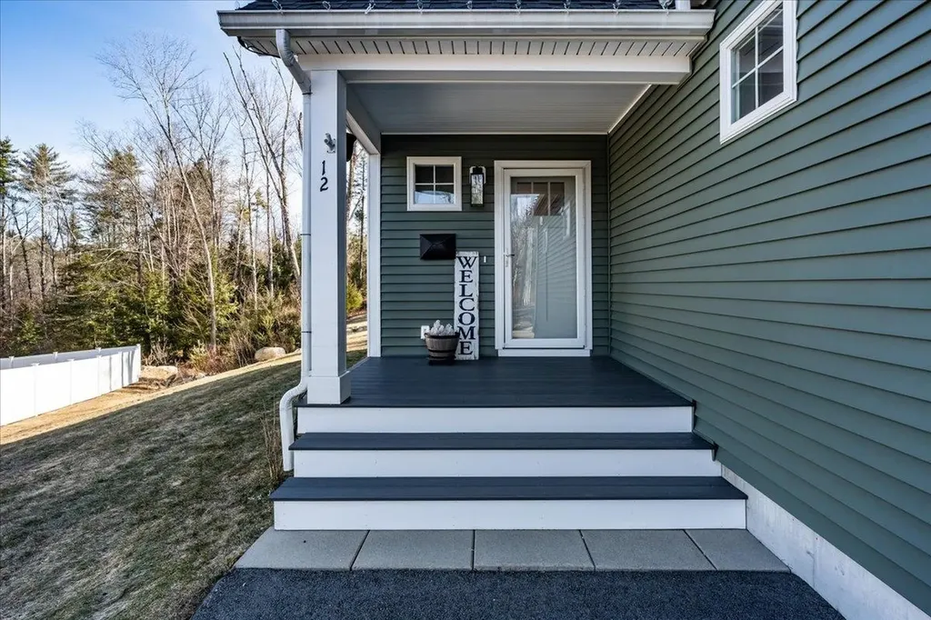 12 Freedom Way Barrington NH 03825