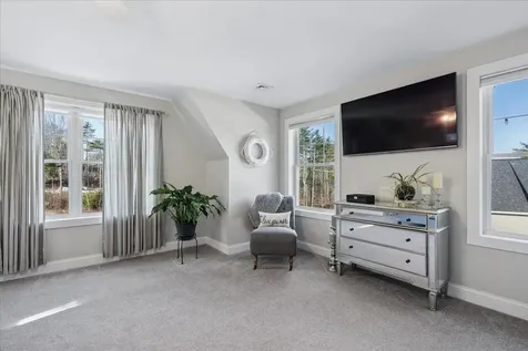 12 Freedom Way Barrington NH 03825