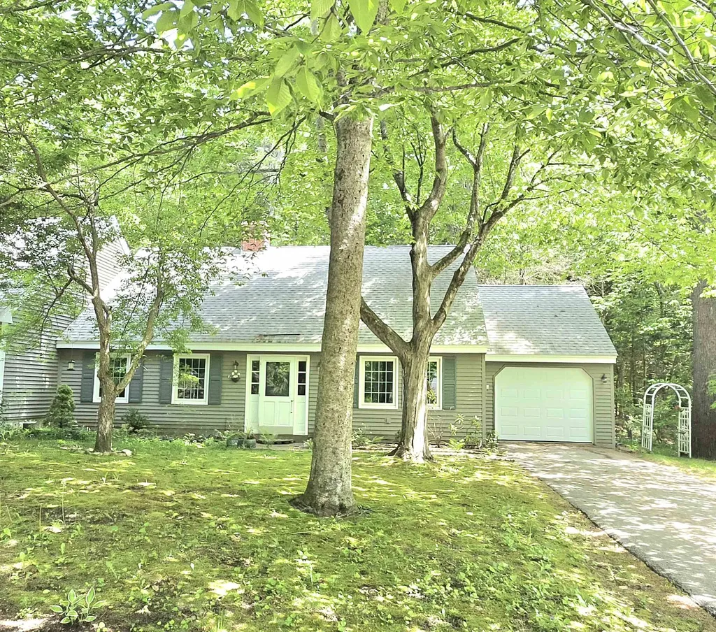 12 Laurel Circle Wolfeboro NH 03894