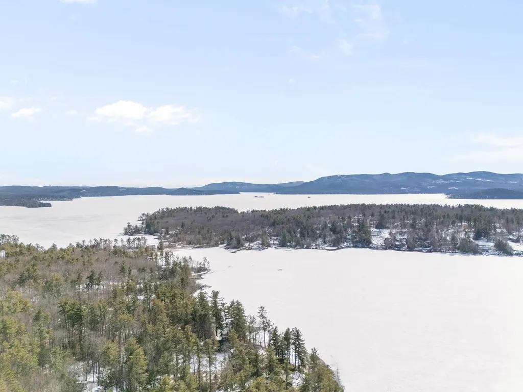 12 Laurel Circle Wolfeboro NH 03894