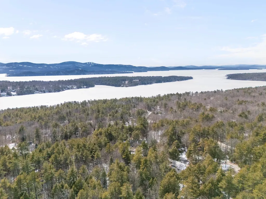 12 Laurel Circle Wolfeboro NH 03894