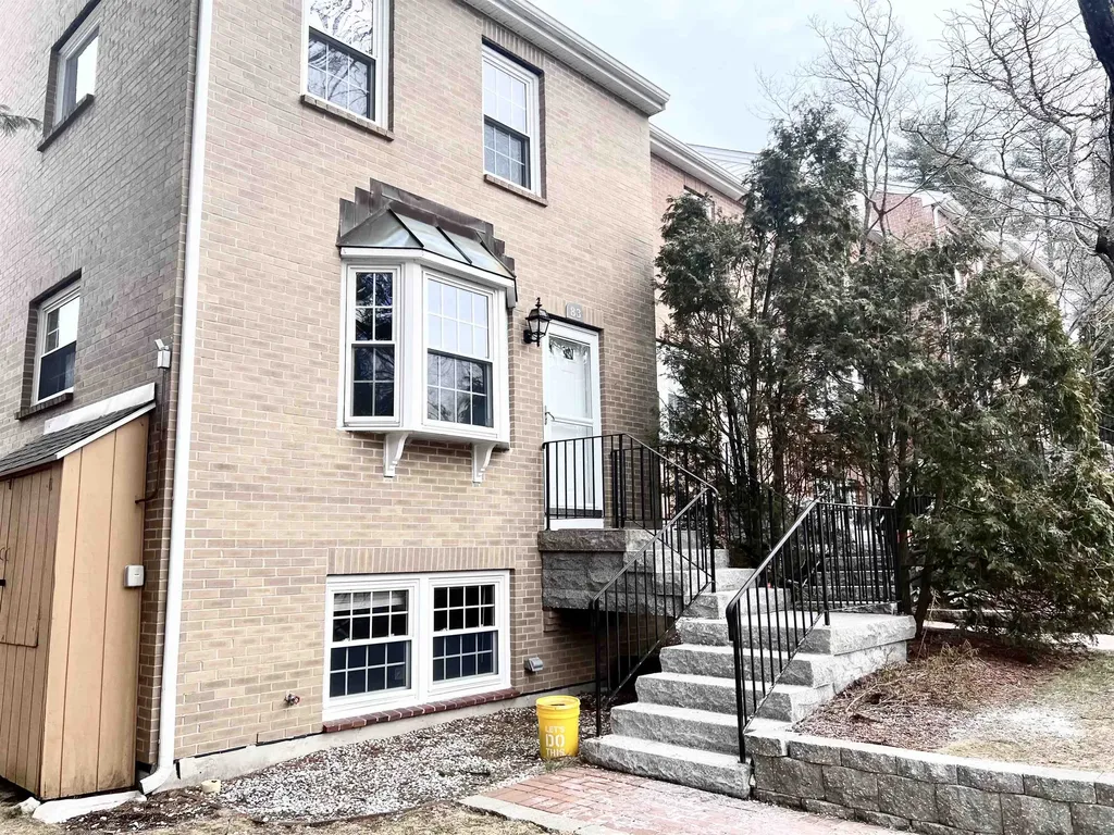83 Derryfield Court Manchester NH 03104