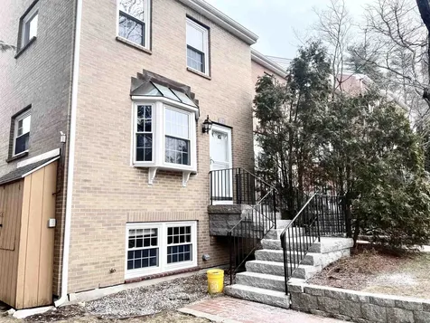 83 Derryfield Court Manchester NH 03104