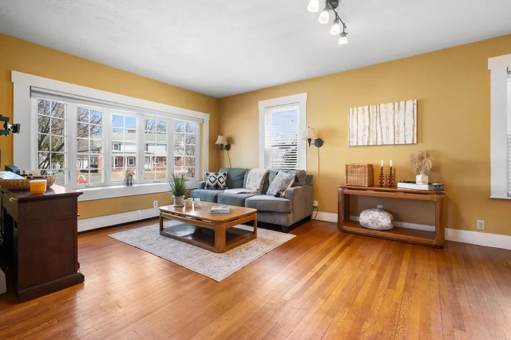 31 Lincoln Avenue Nashua NH 03060