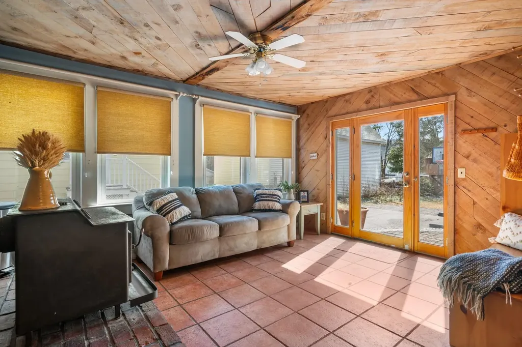 31 Lincoln Avenue Nashua NH 03060