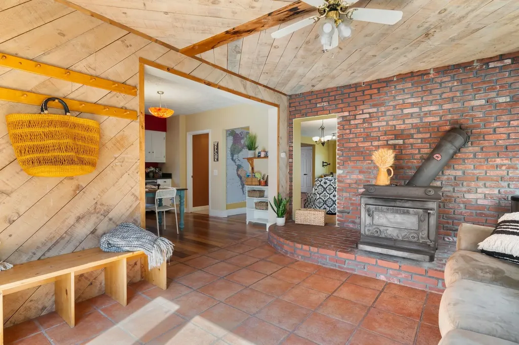 31 Lincoln Avenue Nashua NH 03060