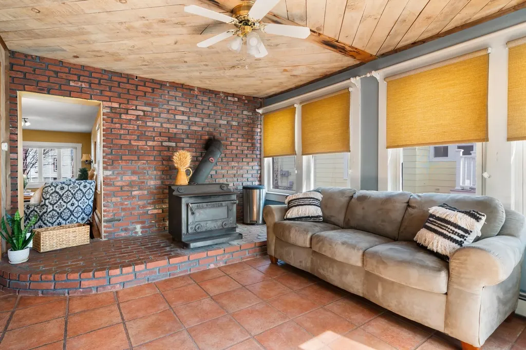 31 Lincoln Avenue Nashua NH 03060