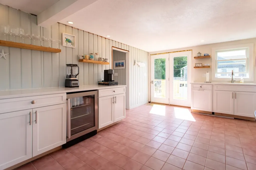 60 Plymouth Street Hampton NH 03842