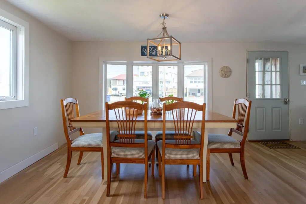 60 Plymouth Street Hampton NH 03842