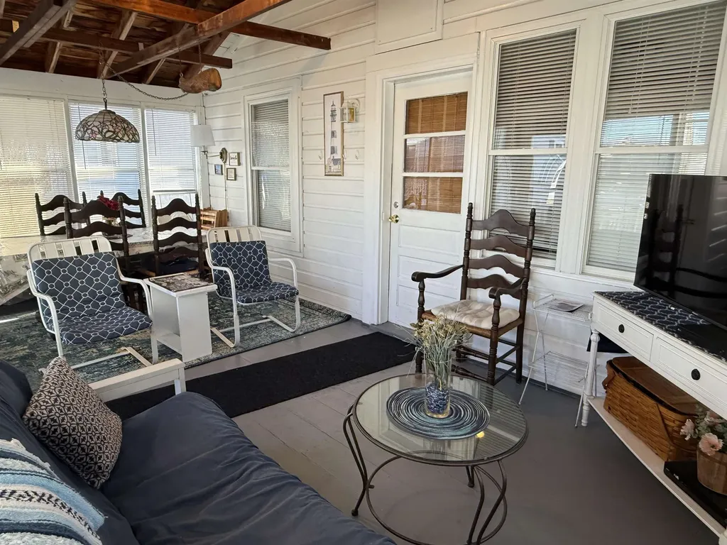 5 Tenth Street Hampton NH 03842