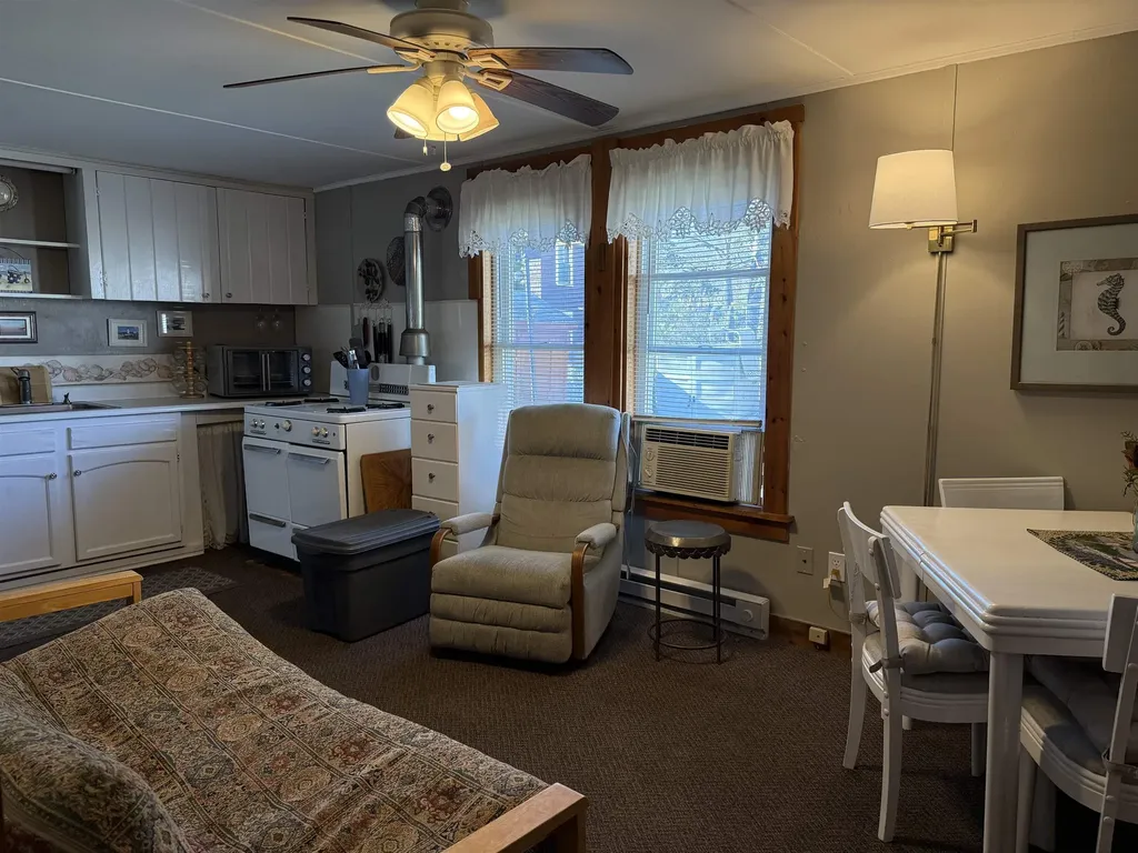 5 Tenth Street Hampton NH 03842