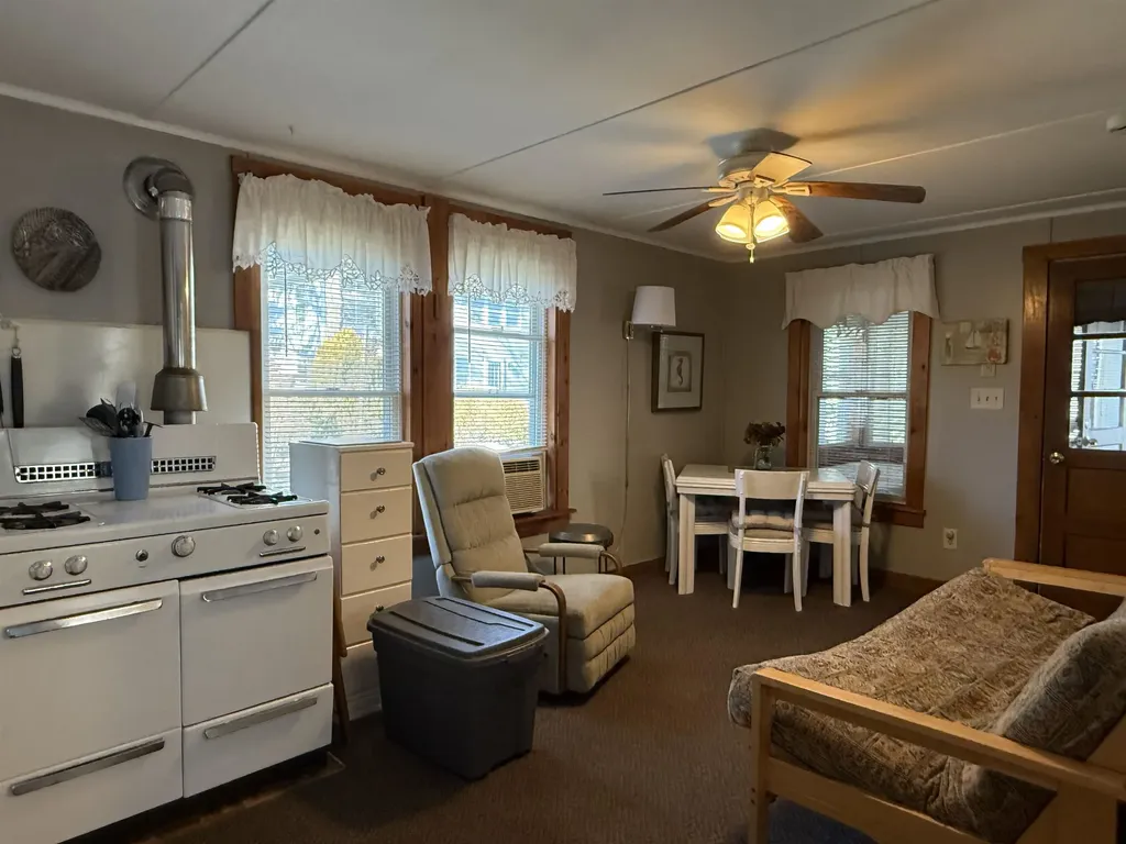 5 Tenth Street Hampton NH 03842