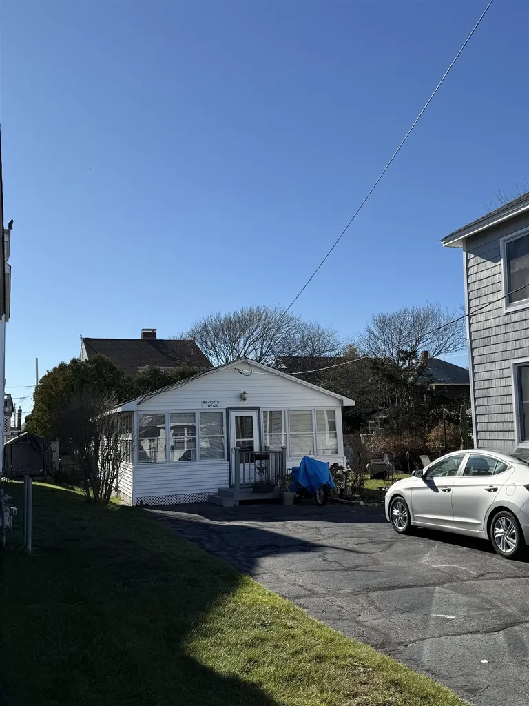 5 Tenth Street Hampton NH 03842