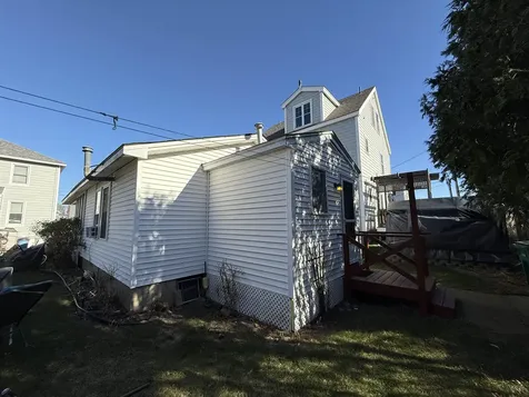 5 Tenth Street Hampton NH 03842