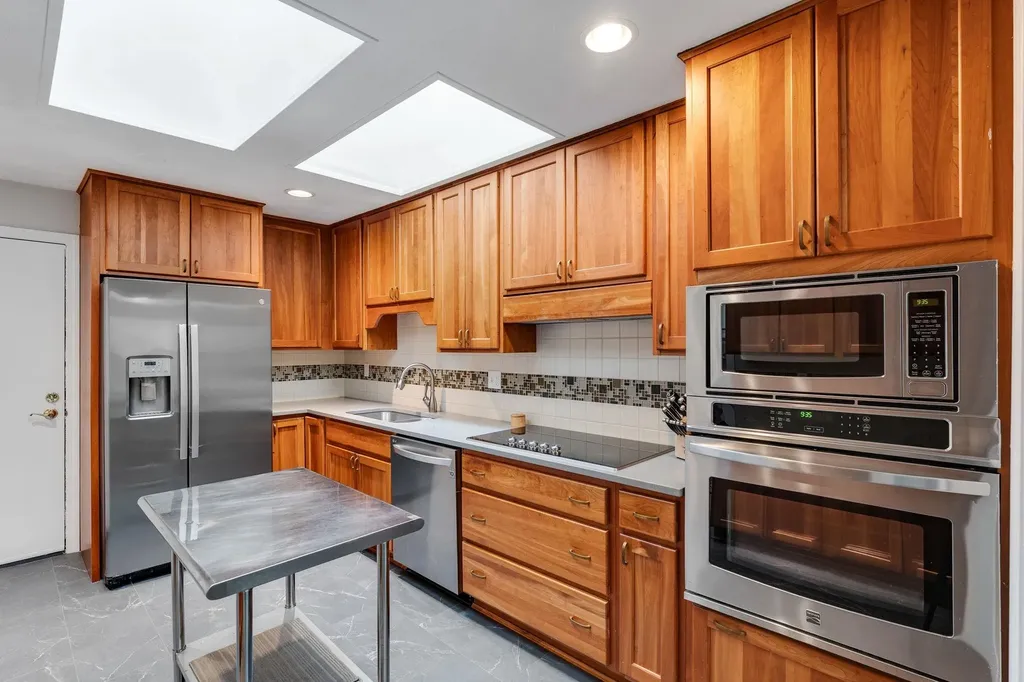 25 Pinewood Village Road Lebanon NH 03784