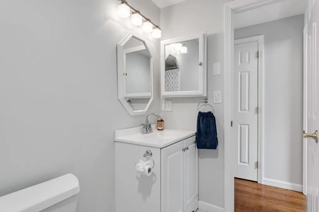 25 Pinewood Village Road Lebanon NH 03784