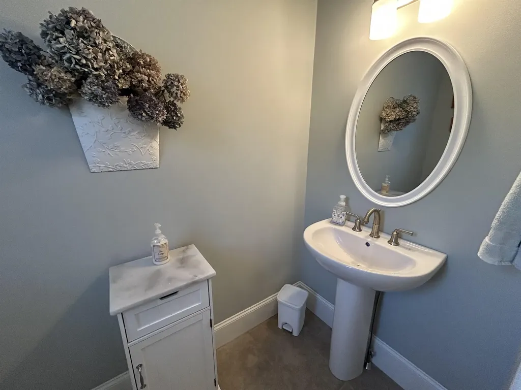28 Acadia Lane Exeter NH 03833