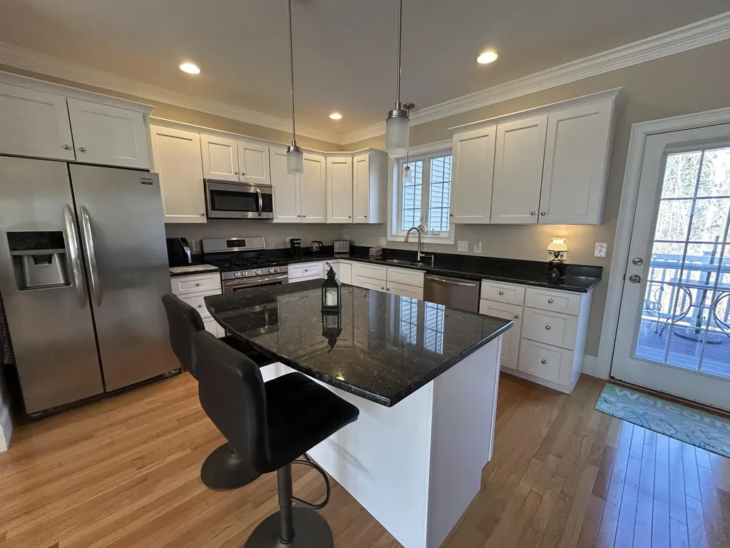 28 Acadia Lane Exeter NH 03833