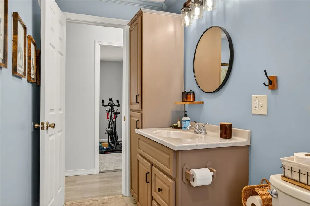 681 Colonial Drive Hartford VT 05001