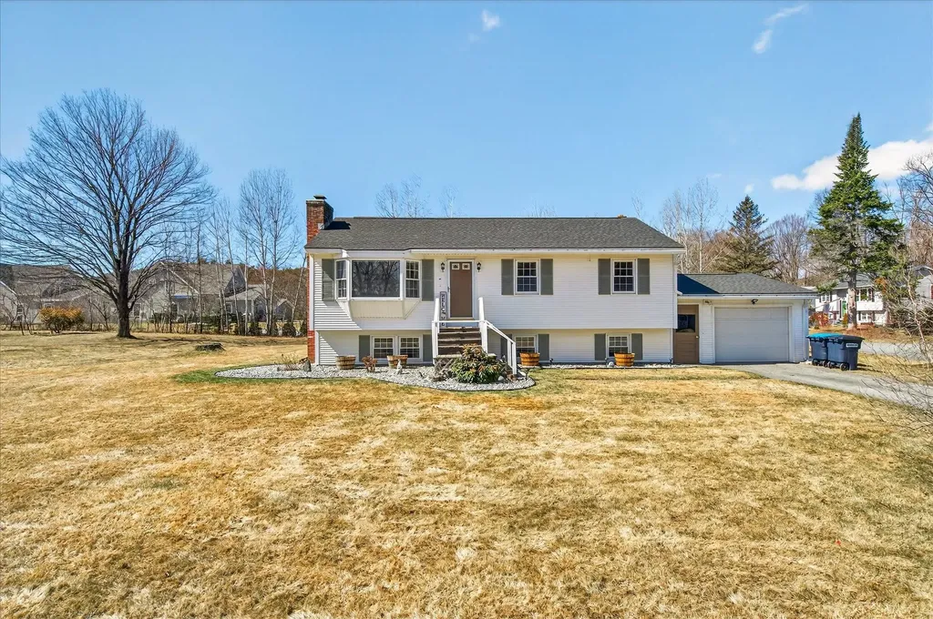 681 Colonial Drive Hartford VT 05001